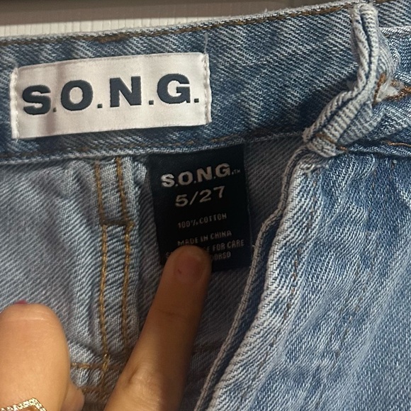 women’s ripped mom jeans - Picture 2 of 3